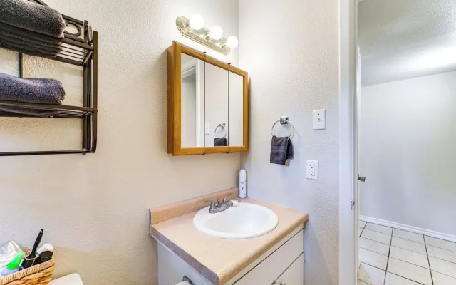 Texarkana Apartment ~ 2 Mi to Downtown!