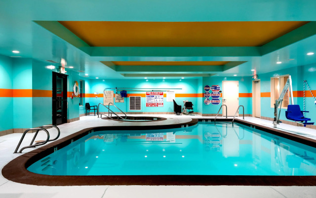 Holiday Inn Express & Suites Lathrop by IHG