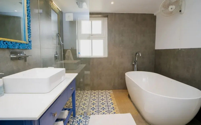 Villa Bauhinia - 5bhk With Pool 10 Mins to Beach