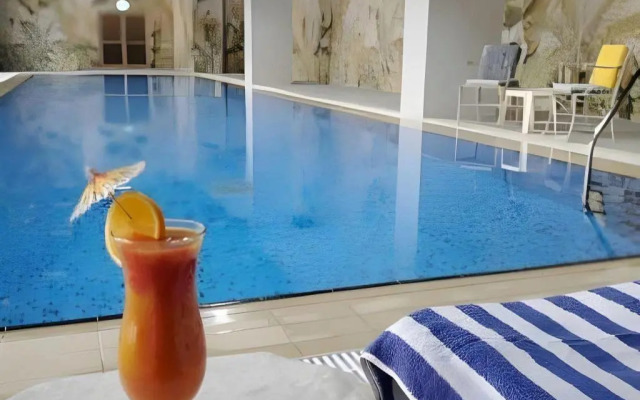 Al Kout Beach Hotel