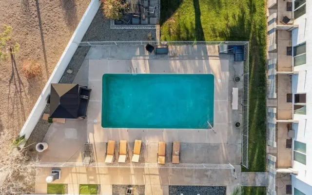 H2O Perfect Blue with Pool & Parking