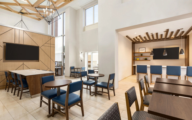 Holiday Inn Exp Stes Univ