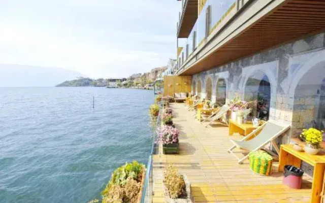 Dali Shuanglang Scenic Area Gongjiang Island Seaview Inn