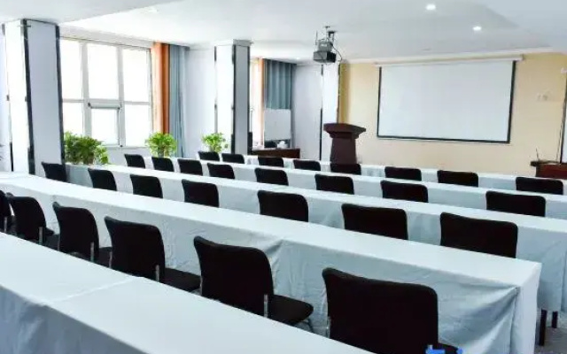 Huayi Select Hotel (Xihua Qinghua Road Branch)