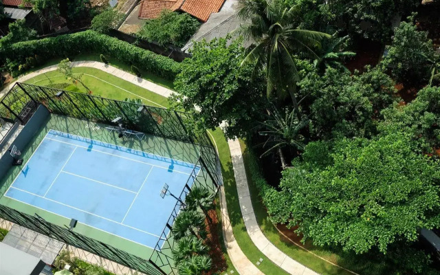 Modern Elegant Design 2BR L'Avenue Apartment By Travelio