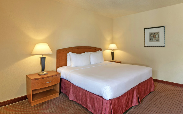 Golden Sails Hotel