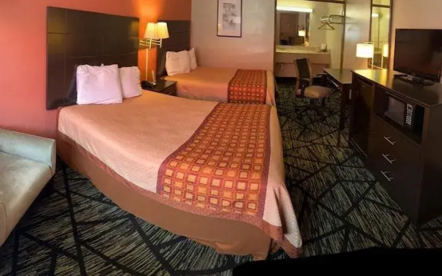 Travelerslodge Motel