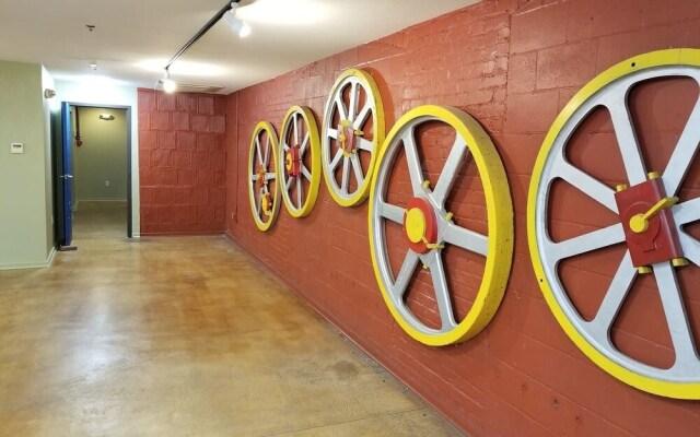 Inventive 2br/2.5 BA Industrial Apt by Domio