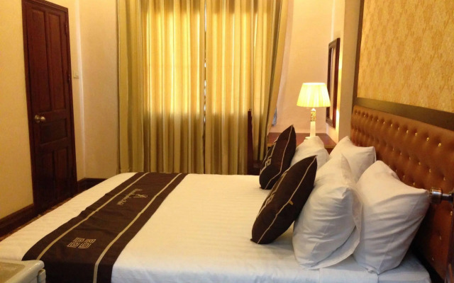 Charming Riverside Hotel