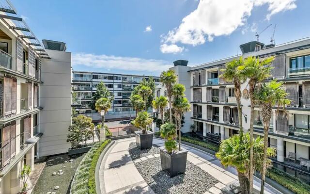 Enormous One Bedroom Beauty In Cbd! Free Parking
