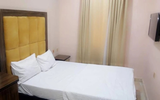 Gold Crown Hotel