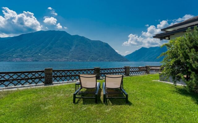 Villa Bianca - Front Lake Pool