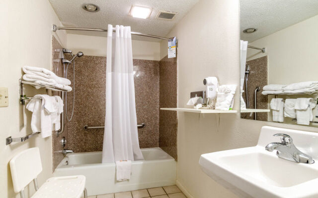 Colby Inn and Suites