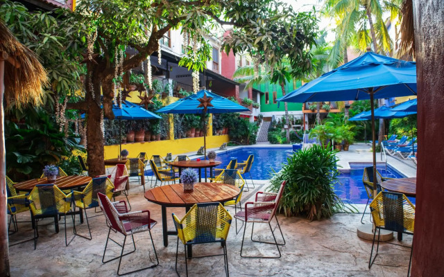 Casa Lotería -Pueblito Sayulita- Colorful, Family and Relax Experience with Private Parking and Pool