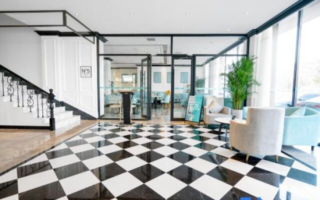 Xana Hotelle (Wuhai People's Square High Speed Railway Station)