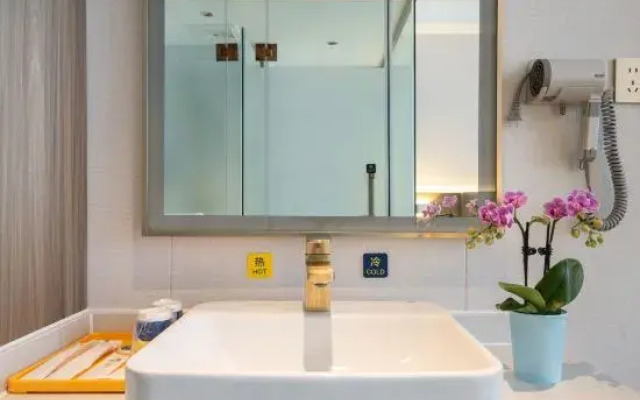 7 Days Premium· Xinxiang Huojia Zhongshan Road Hotel
