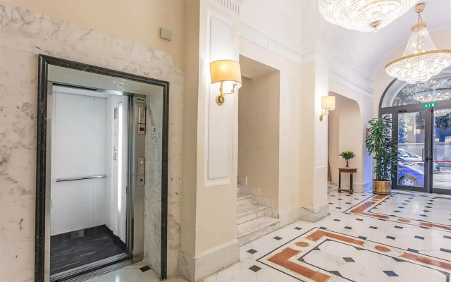 Raeli Hotel Lux