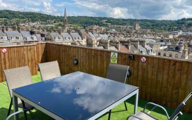 Bath Roof Terrace Apartment, City Centre, Sleeps 8