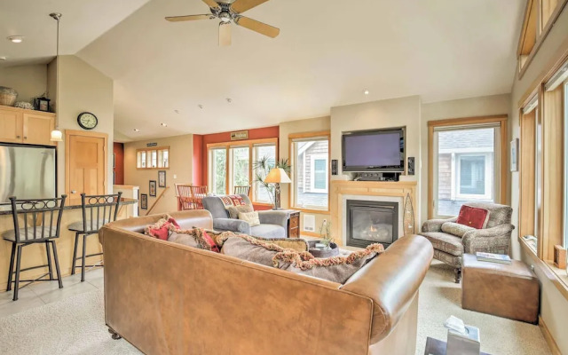 Spacious Family Townhome: Walk to Beach & Downtown