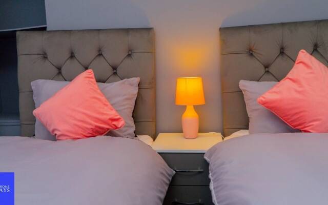 Cradley Manor - Spacious 6 Bedroom House