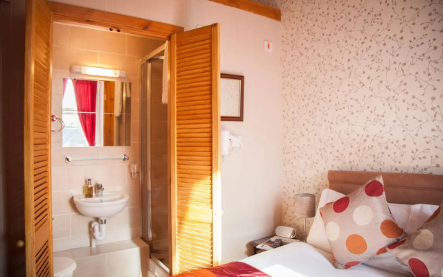 Alba Hills Guest House