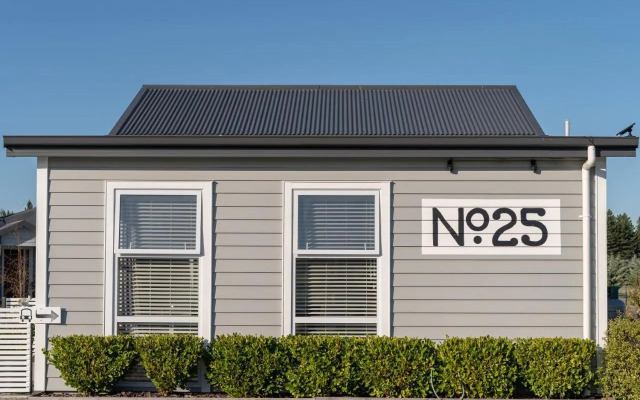“No.25”Stand alone guest studio unit