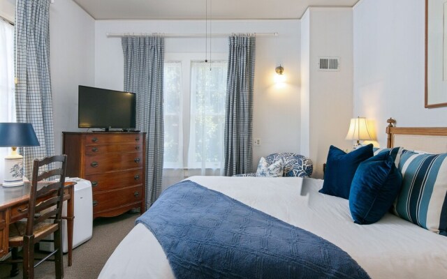 New Listing! The Darcy Suite At De La Vina Inn Studio Bedroom Hotel Room