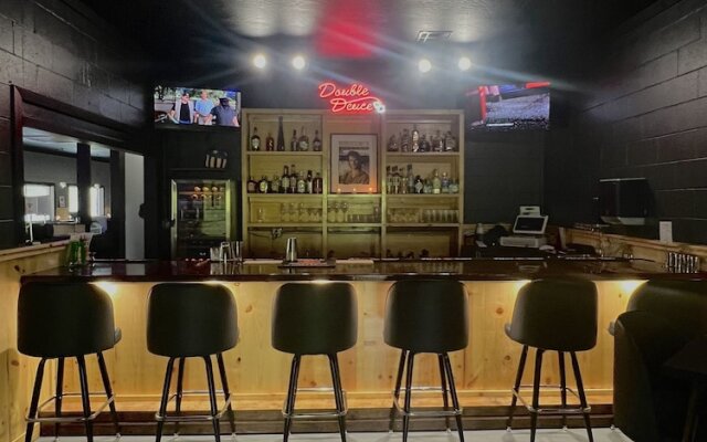 Road House Hotel & RV Park