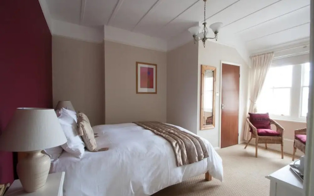 Gyves Guest House