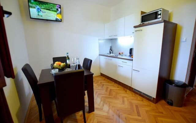 Apartments LA Room Near Pisak Beach