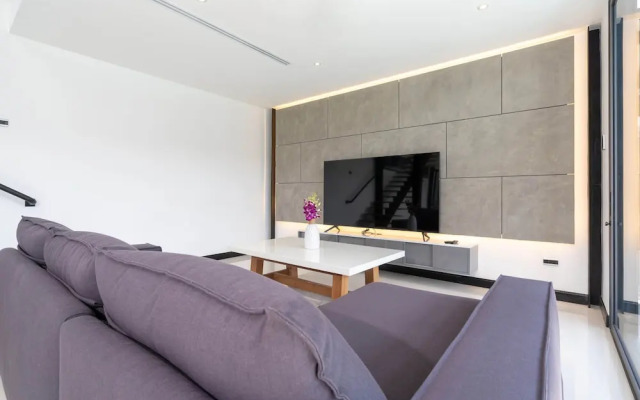 Trendy Modern Pool Villa Sunset Garden 4