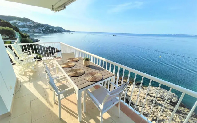 Pretty Apartment With Balcony