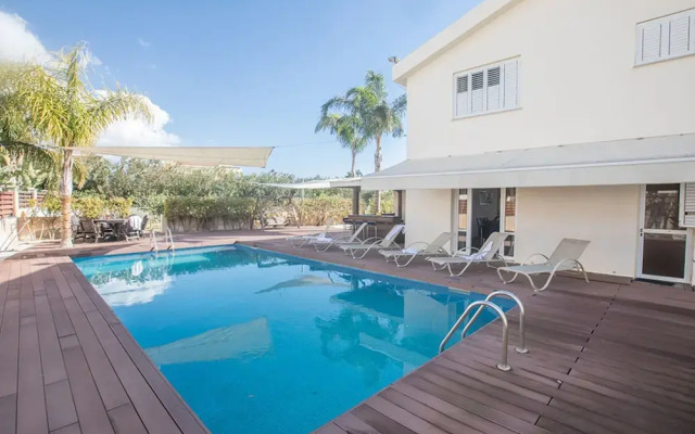 Luxury 4 Bedroom Villa With Private Pool, Sotira Villa 1301