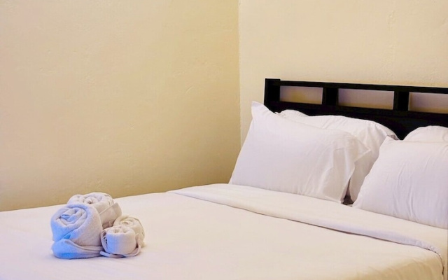 Sukhum Charoen Krung Tak-Sin guest house