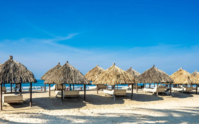 Mar Paraiso Queen