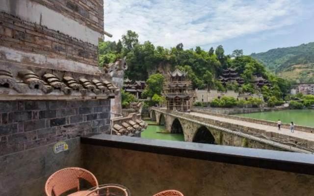Wushi Ju | Zhenyuan Ancient Town Riverside Homestay