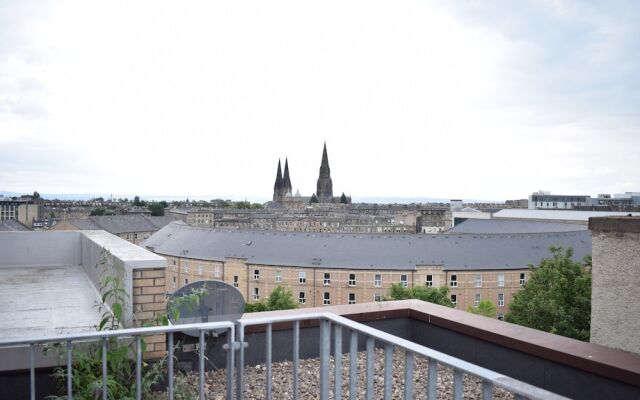 2 Bedroom Penthouse With Balcony and Castle Views