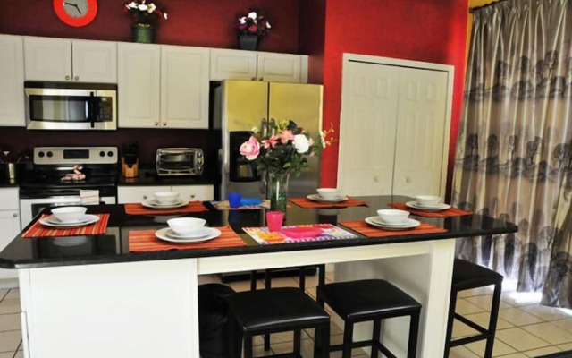 Lake Berkley - 7 Bed 5 Baths Villa
