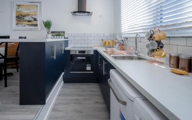 Ivy Cellar - 2 Bedroom Apartment - Tenby