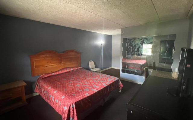 Capital O Empire Motel Chicago I-94