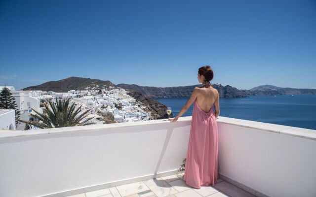 Oia Captain's Villa