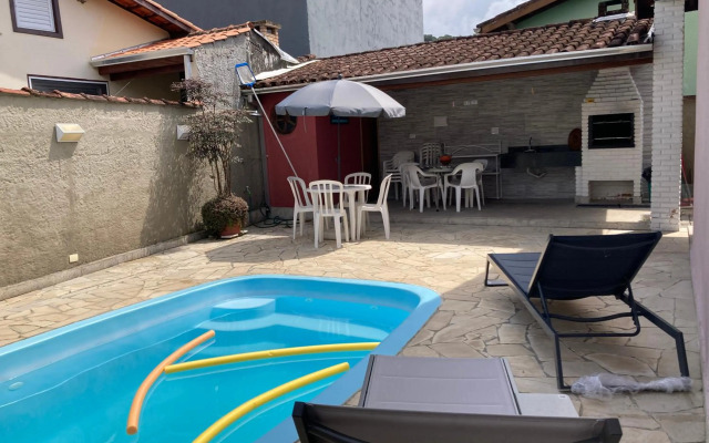 Casa Terrea com Piscina e Internet - Ar Opcional