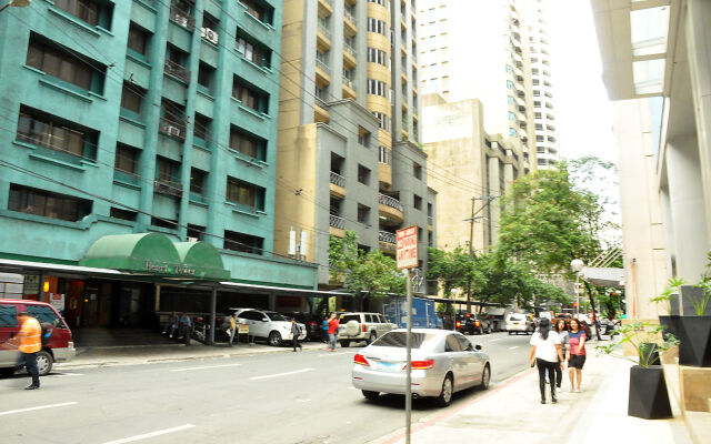 CSuites at Two Central Residences