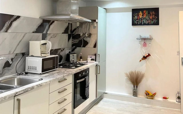 Apartment - Sleeps 4 - Parking - Wifi