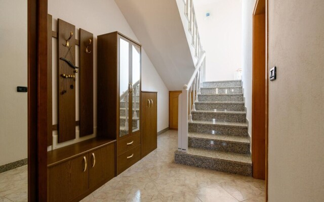 Amazing Home in Labin With 5 Bedrooms, Wifi and Outdoor Swimming Pool