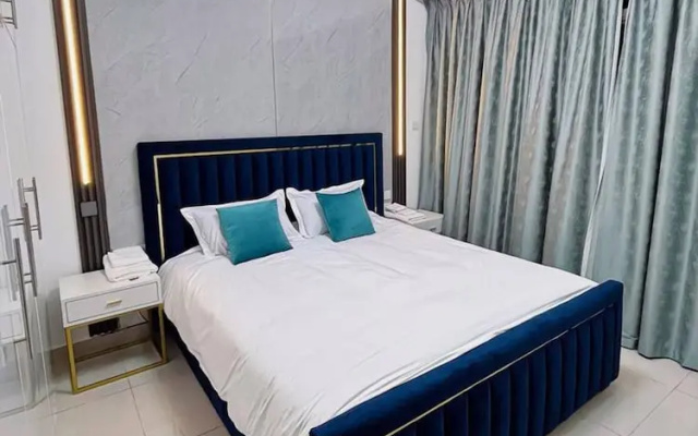 Lux High Rise Marina Apartment