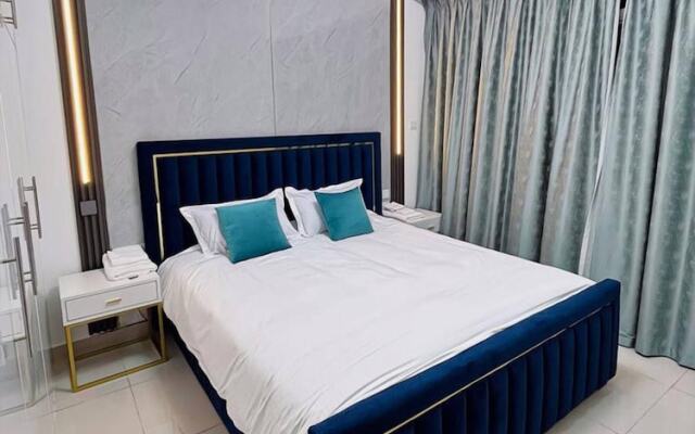 Lux High Rise Marina Apartment