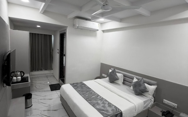 The 7 Eleven Hotel