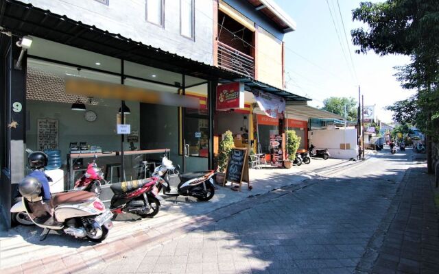 ZEN Hostel Jalan Patimura Legian