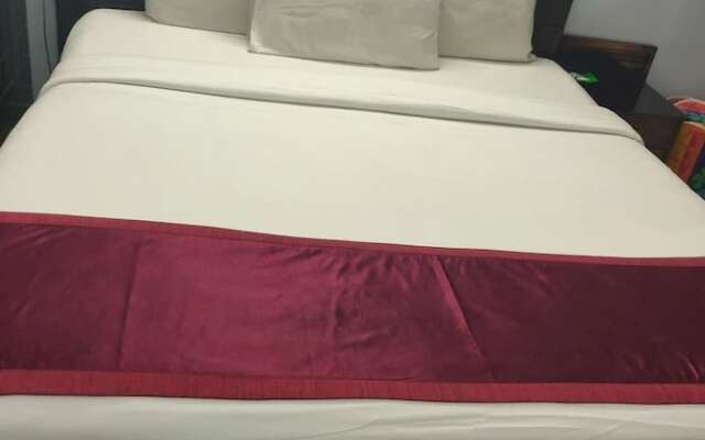 OYO 14500 Hotel Hill View Guest House Gachibowli